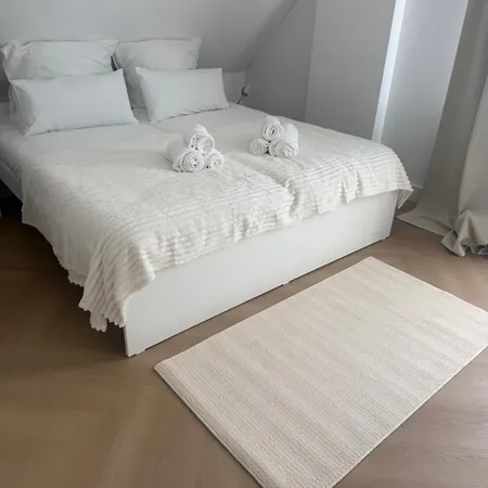 New Modern Business Near Messe Peaceful Forest Location Self Check-in & Free Parking * Düsseldorf